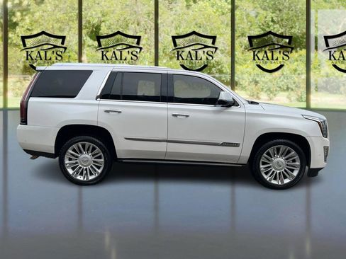 Used 2017 Cadillac Escalade Platinum AWD/4WD image 4