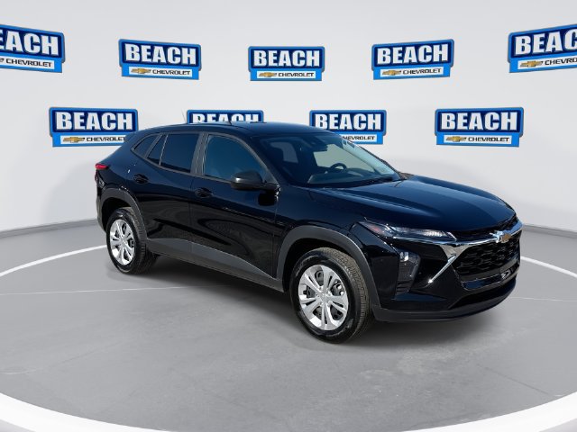Used 2026 Chevrolet Trax LS FWD image 2