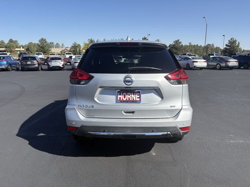 Used 2020 Nissan Rogue SV FWD image 8