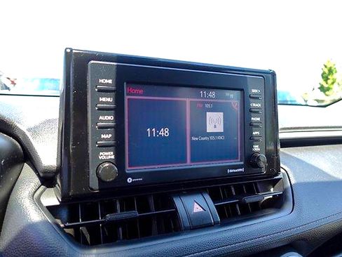 Used 2021 Toyota RAV4 XLE w/ Convenience Package FWD image 16