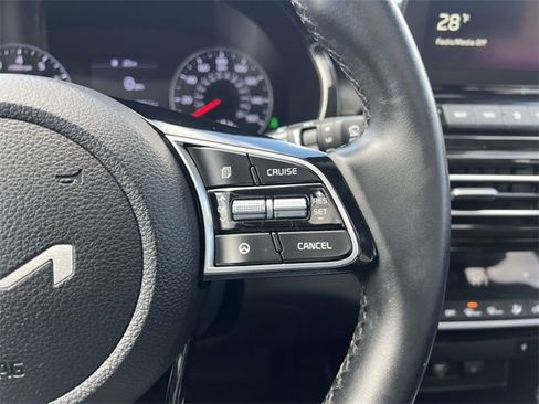 Used 2022 Kia Seltos EX image 18