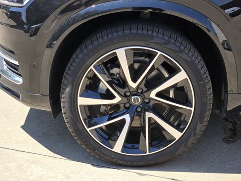 Certified 2025 Volvo XC90 B5 Plus w/ Protection Package Premier image 13