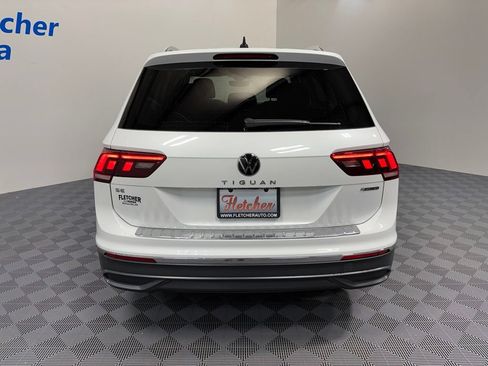 Used 2023 Volkswagen Tiguan SE w/ Panoramic Sunroof Package AWD/4WD image 4
