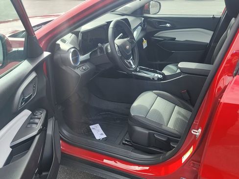 New 2026 Chevrolet Trax LT w/ Driver Confidence Package FWD image 18