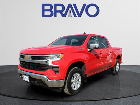 Used 2025 Chevrolet Silverado 1500 LT image 2
