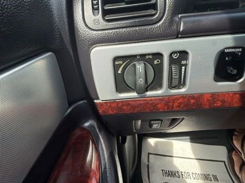 Used 2005 Ford Thunderbird RWD image 7