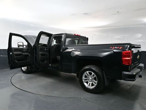 Used 2018 Chevrolet Silverado 1500 LT w/ All Star Edition AWD/4WD image 3