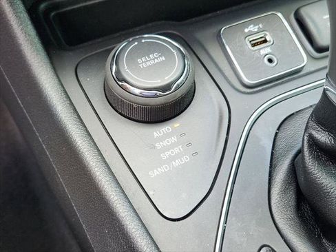 Certified 2022 Jeep Cherokee Latitude AWD/4WD image 25