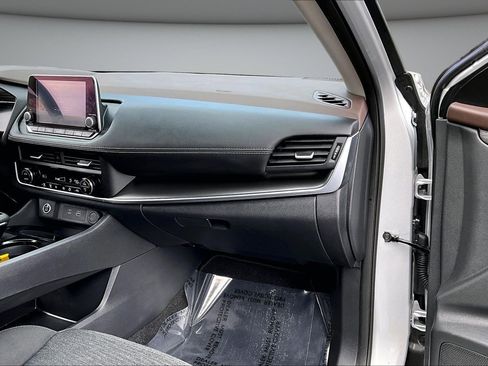 Used 2023 Nissan Rogue SV image 25