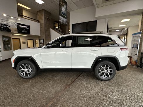 New 2025 Jeep Grand Cherokee Limited w/ Luxury Tech Group II AWD/4WD image 2