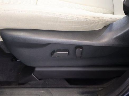 Used 2022 Subaru Ascent Premium w/ Convenience Package image 13