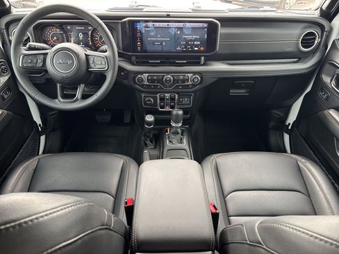 Used 2025 Jeep Gladiator Sport image 20