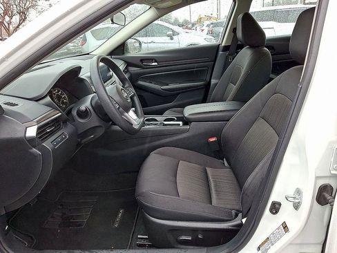 Used 2024 Nissan Altima 2.5 SV image 10