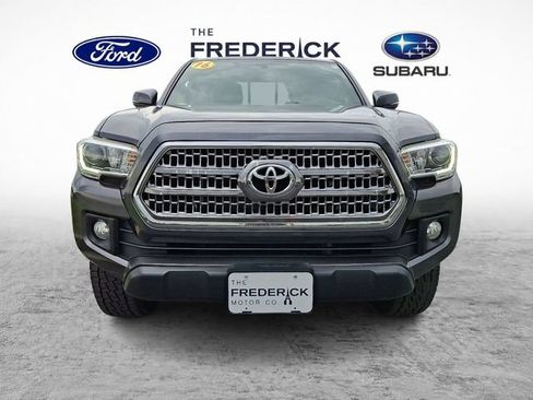 Used 2016 Toyota Tacoma TRD Off-Road w/ Towing Package AWD/4WD image 2