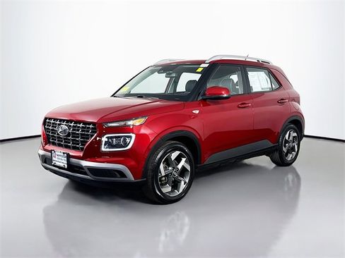 Used 2025 Hyundai Venue Limited image 2