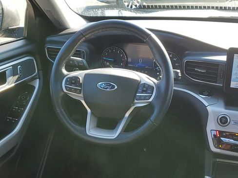 Used 2021 Ford Explorer XLT w/ Equipment Group 202A AWD/4WD image 14