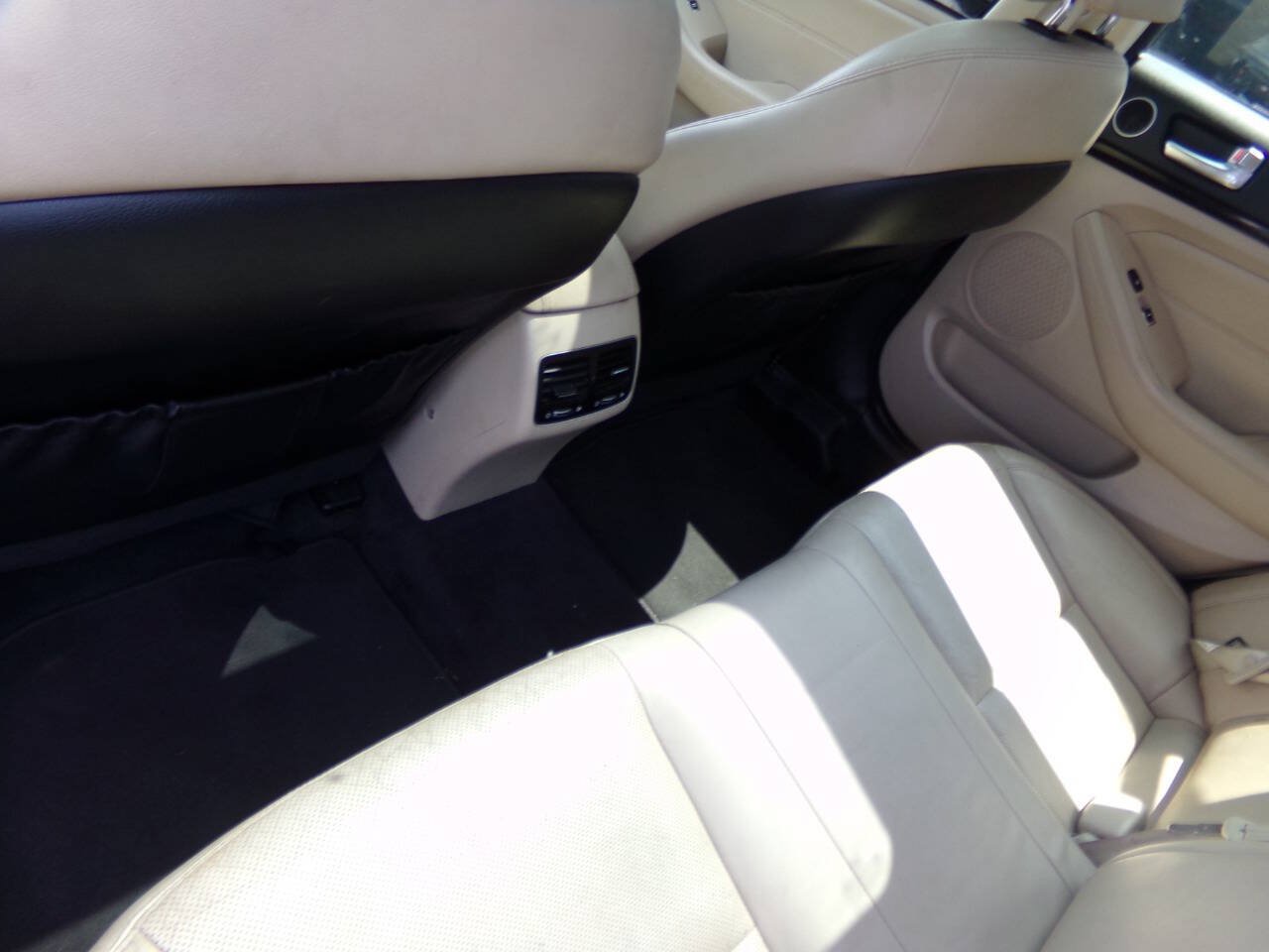 Used 2015 Kia Cadenza Premium w/ Luxury Package FWD image 18