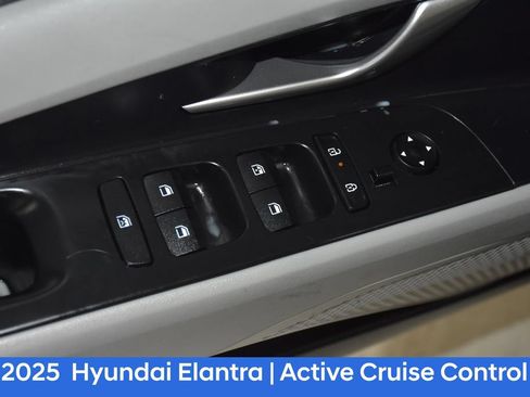 Used 2025 Hyundai Elantra Limited FWD image 23