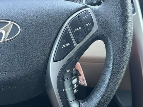 Used 2017 Hyundai Elantra GT FWD image 26