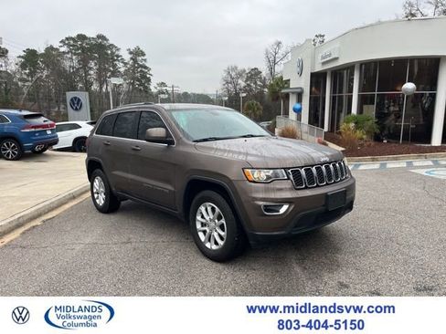 Used 2021 Jeep Grand Cherokee Laredo image 1