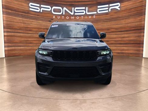 Used 2024 Jeep Grand Cherokee Altitude AWD/4WD image 10