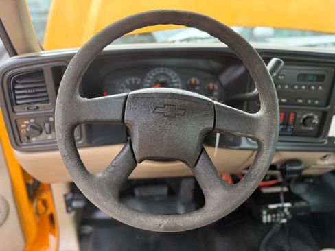 Used 2003 Chevrolet Silverado 2500 W/T RWD image 19