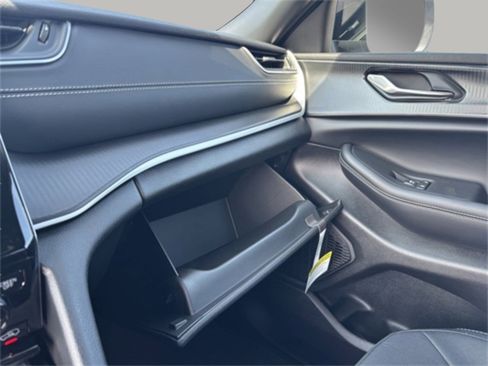 New 2025 Jeep Grand Cherokee L Laredo w/ Luxury Tech Group I image 24