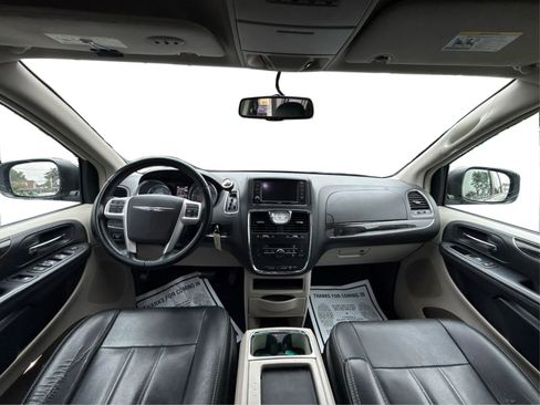 Used 2016 Chrysler Town & Country Touring FWD image 23