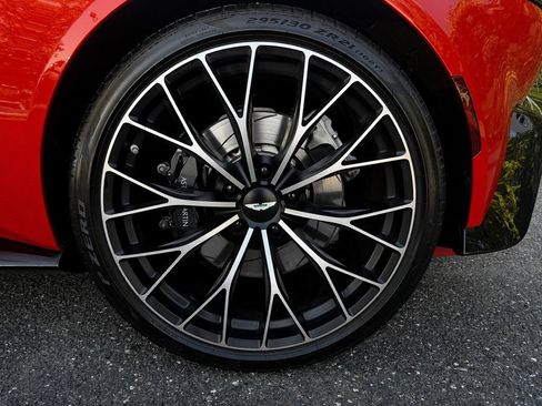 Used 2022 Aston Martin V8 Vantage Coupe RWD image 18