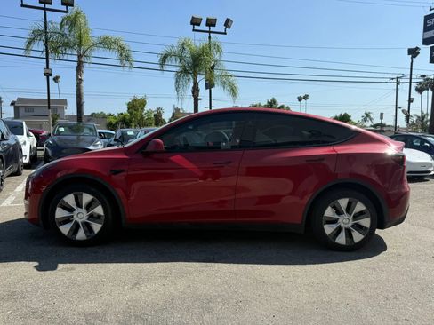 Used 2023 Tesla Model Y AWD image 4