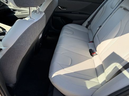 New 2025 Hyundai Elantra Limited FWD image 12