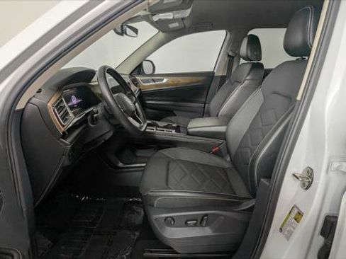 Used 2024 Volkswagen Atlas SE FWD image 13
