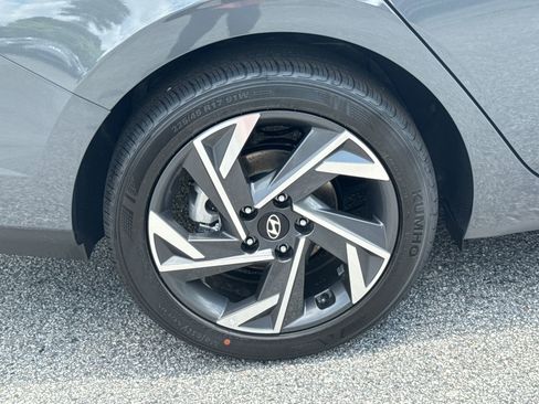 Used 2025 Hyundai Elantra Sport image 17