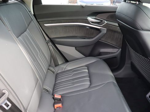 Used 2021 Audi e-tron Prestige w/ Prestige Package image 14