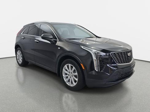 Used 2023 Cadillac XT4 Luxury image 3