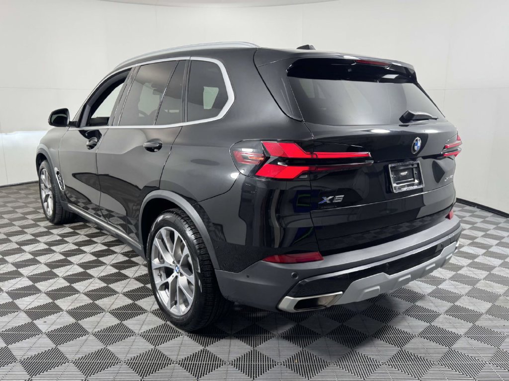 Used 2024 BMW X5 xDrive40i w/ Premium Package AWD/4WD image 8