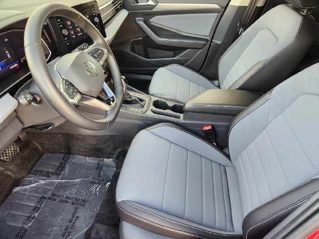 Used 2026 Volkswagen Jetta SE FWD image 3
