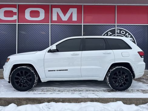 Used 2018 Jeep Grand Cherokee Altitude image 14