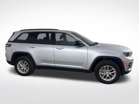 Used 2025 Jeep Grand Cherokee Laredo X w/ Luxury Tech Group I RWD image 2