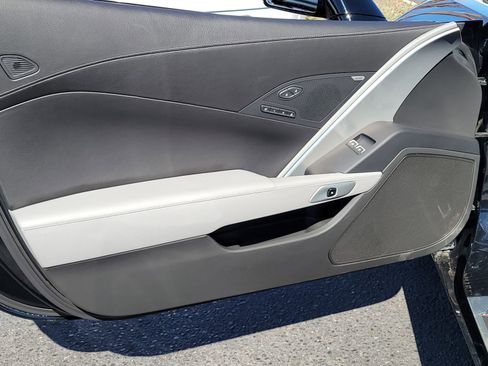 Used 2019 Chevrolet Corvette Stingray Coupe RWD image 7