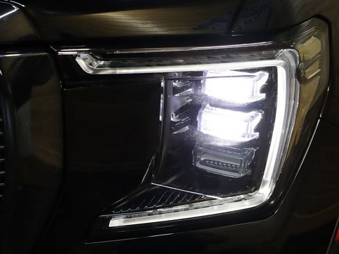 Used 2023 GMC Yukon Denali Ultimate AWD/4WD image 13