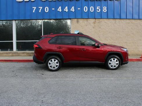Used 2019 Toyota RAV4 LE FWD image 29