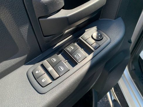 Used 2017 RAM 1500 Express AWD/4WD image 10