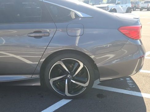 Used 2018 Honda Accord Sport image 12