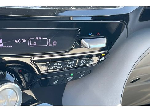 Certified 2023 Acura MDX SH-AWD w/ Advance Package image 30