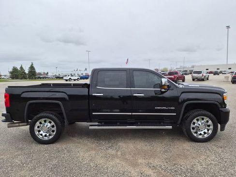 Used 2019 GMC Sierra 2500 Denali w/ Duramax Plus Package AWD/4WD image 4