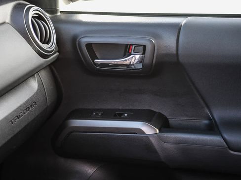 Certified 2020 Toyota Tacoma TRD Off-Road image 21