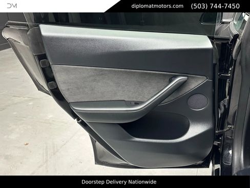 Used 2022 Tesla Model Y Performance image 24