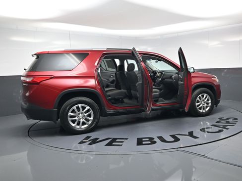 Used 2018 Chevrolet Traverse LT image 24