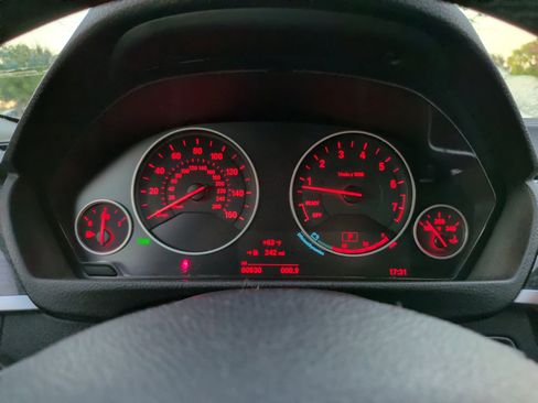 Used 2018 BMW 320i Sedan w/ Premium Package image 20